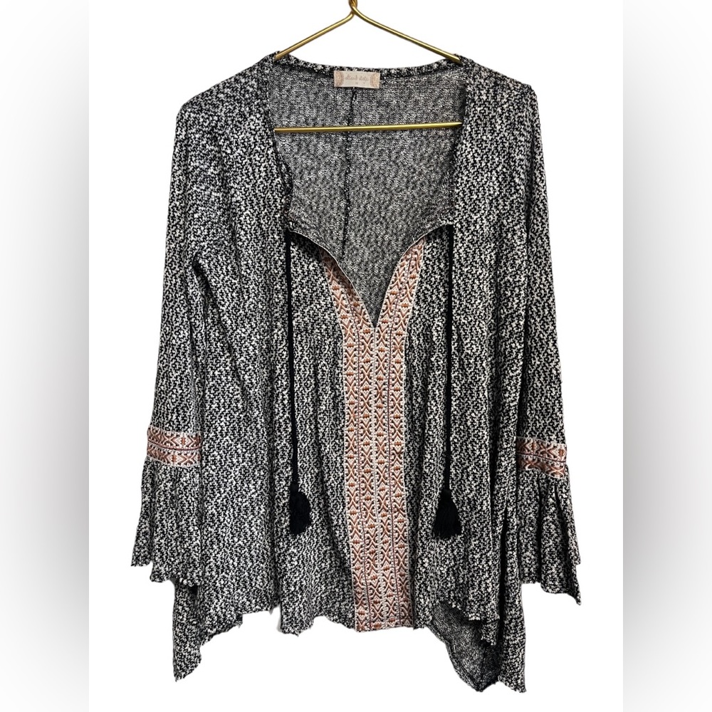 Alter’d state size medium top with draw string collar, butterfly sleeves